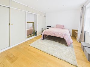 Bedroom- click for photo gallery